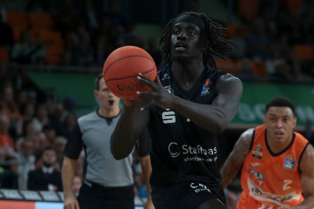 更加坚定 更加坚定